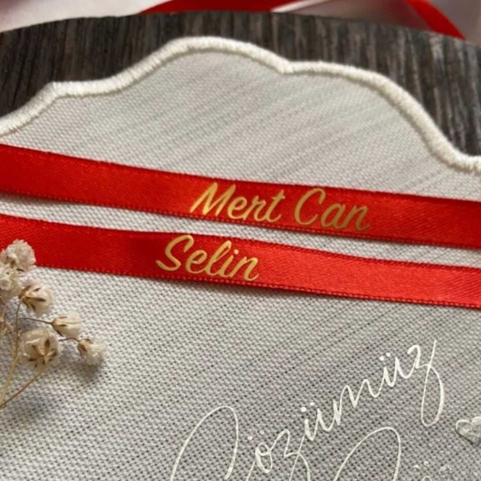 Plateau d'alliances & café avec roses éternelles