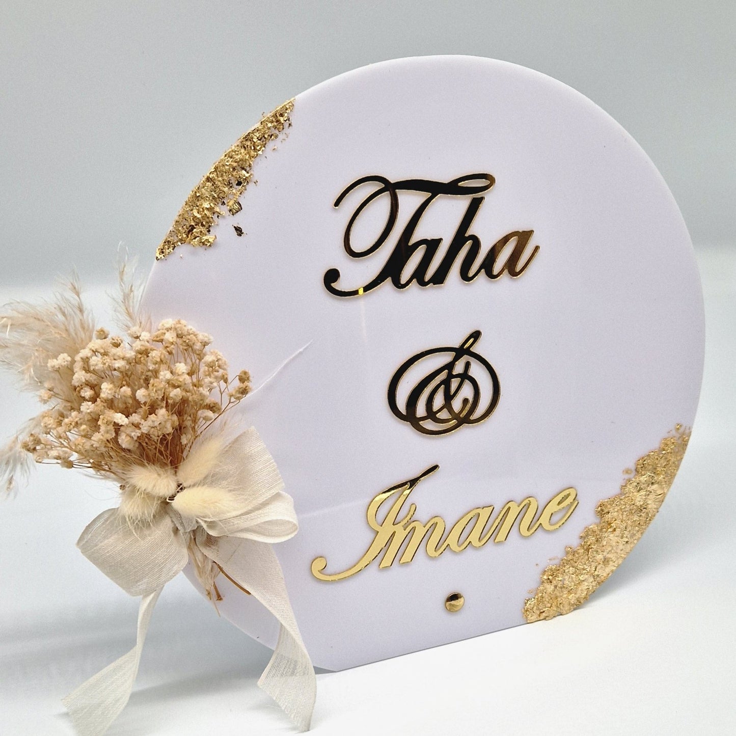 Soporte para nombre de pila sobre fondo acrílico