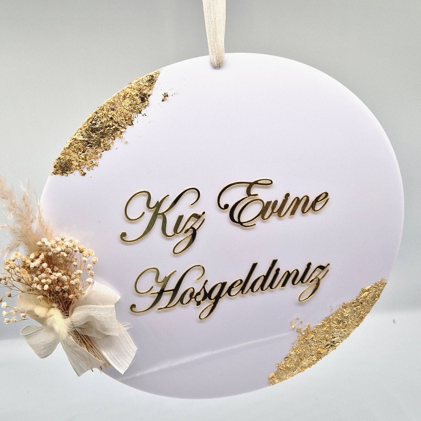 Soporte de puerta sobre fondo acrílico refinado