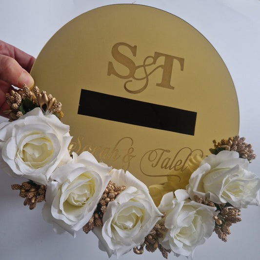 Urna nupcial con rosas de terciopelo