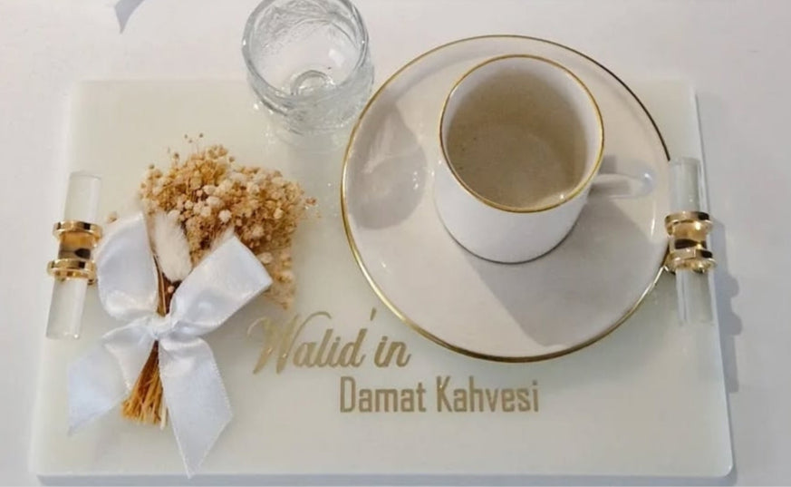 Plateau d'alliance et café en résine