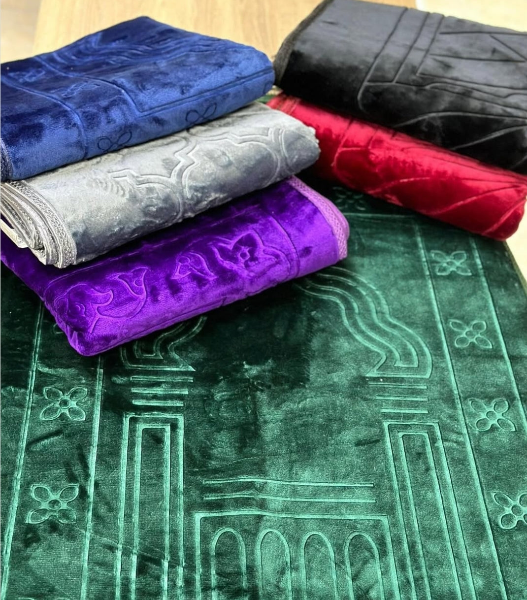 Very thick rug with tasbih
