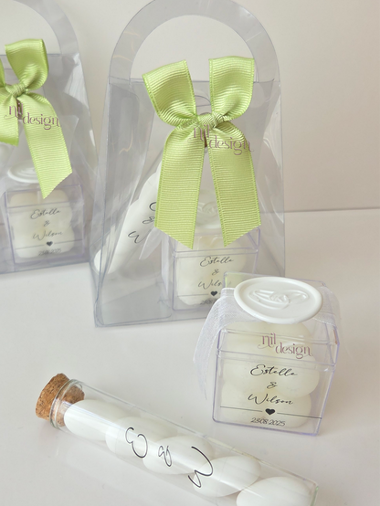 Caja de dulces y velas
